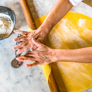 Kookatelier pasta maken op een wijngaard bij Bologna