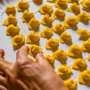 Kookatelier pasta maken op een wijngaard bij Bologna